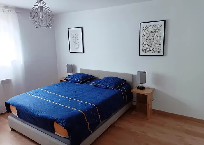 Appartement Cosy Dans Une Maison Calme Et Parking Gratuit Avec Borne